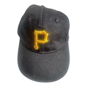 Men’s Pittsburgh Pirates adjustable back black baseball Hat Cap EUC. ￼